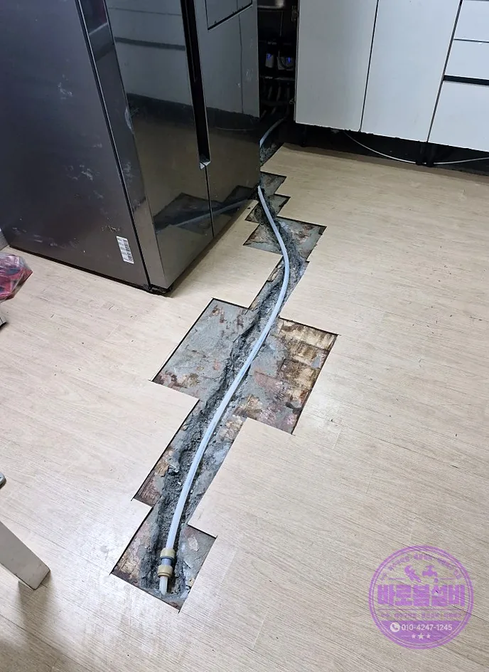 배관 교체 후 메운 바닥 자리